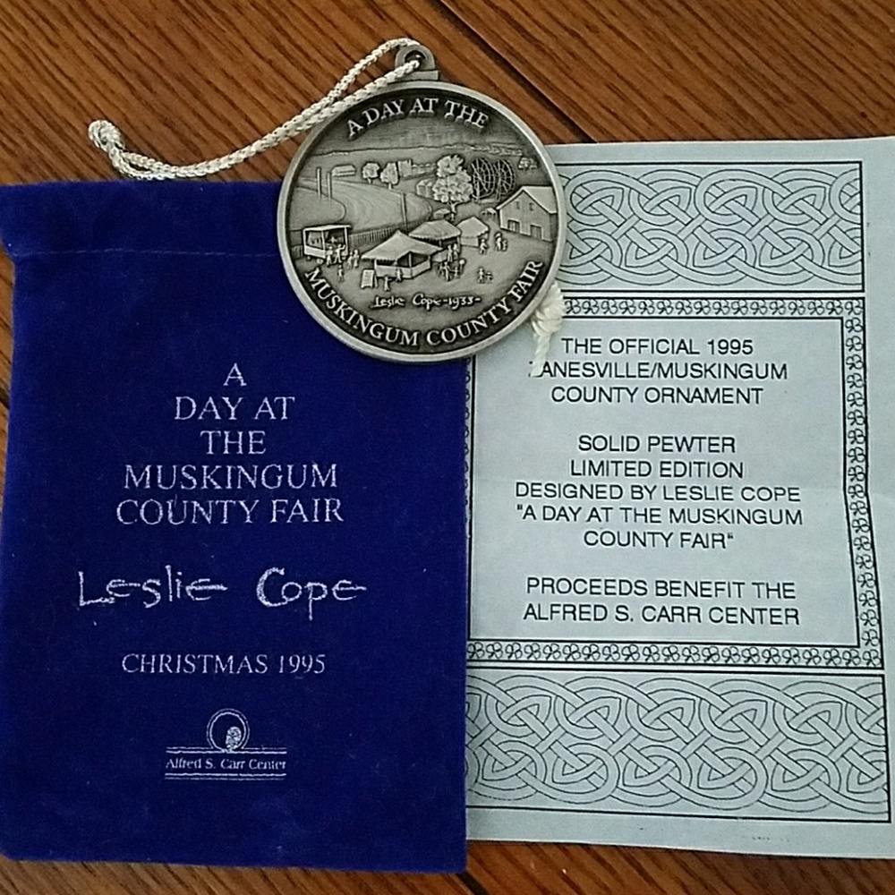 Leslie Cope 1995 Solid Christmas Ornament